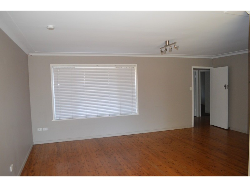 7 Lindgren Street, Centenary Heights QLD 4350