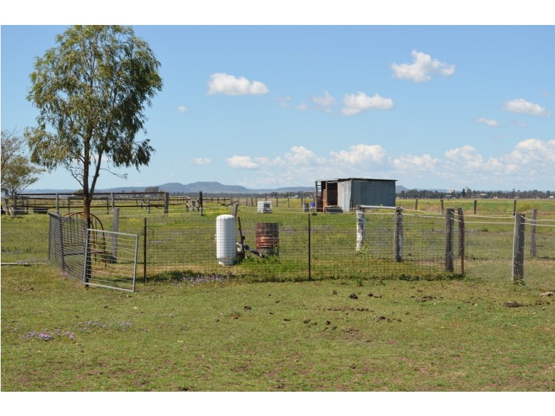 90 Devon Park Road, Oakey QLD 4401
