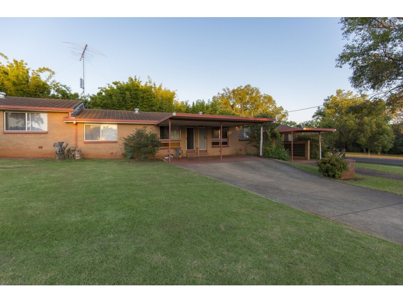 2/105 Bridge Street, Mount Lofty QLD 4350