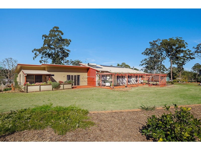 18 William Street, Pechey QLD 4352