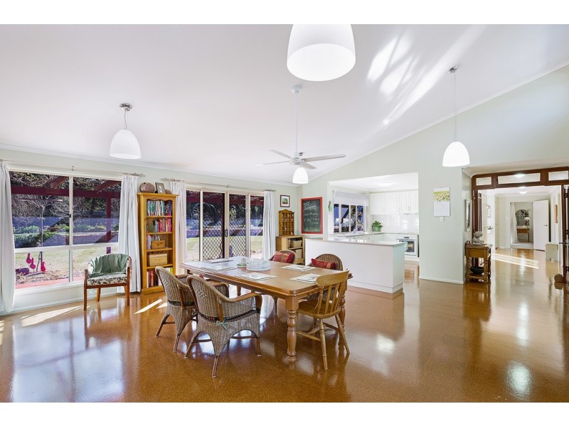 18 William Street, Pechey QLD 4352