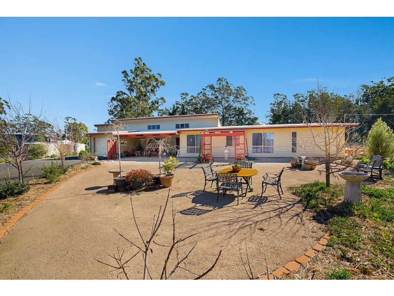 18 William Street, Pechey QLD 4352