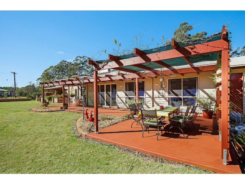 18 William Street, Pechey QLD 4352