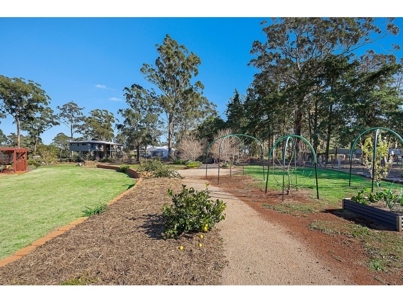 18 William Street, Pechey QLD 4352