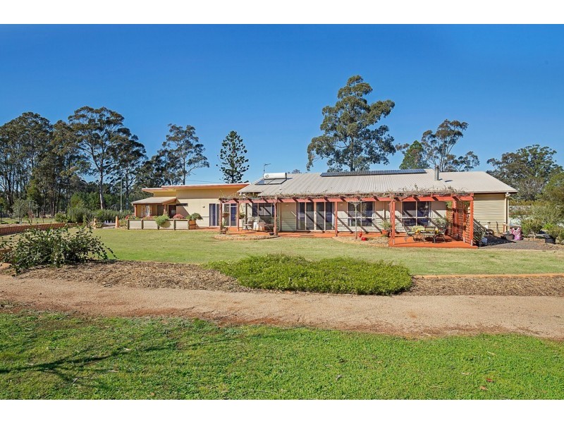 18 William Street, Pechey QLD 4352