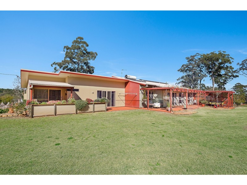 18 William Street, Pechey QLD 4352