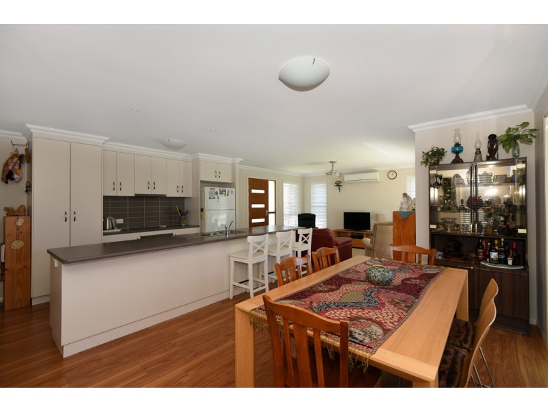 2A Dodson Crescent, Mount Kynoch QLD 4350