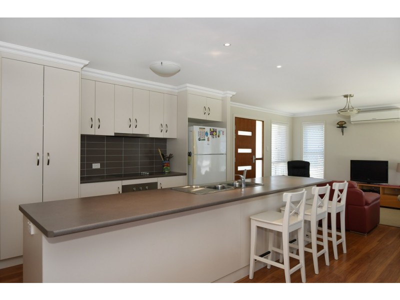 2A Dodson Crescent, Mount Kynoch QLD 4350