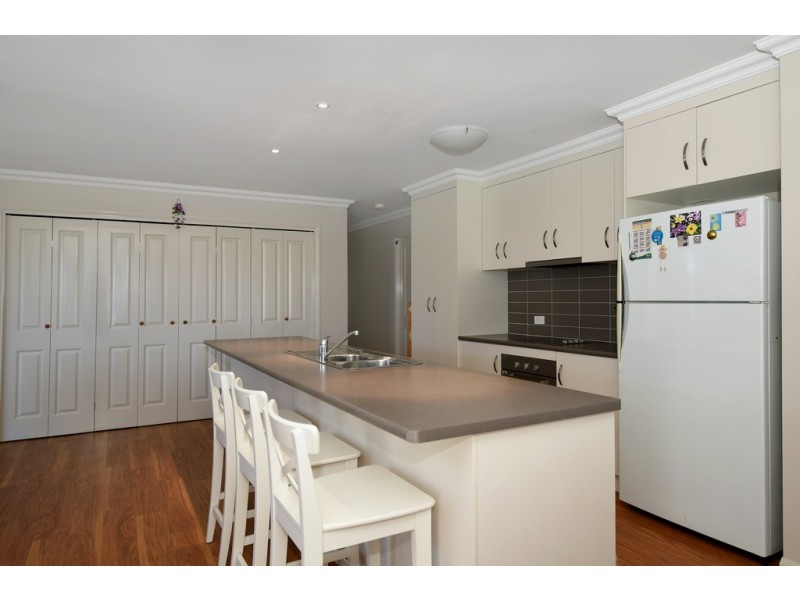 2A Dodson Crescent, Mount Kynoch QLD 4350
