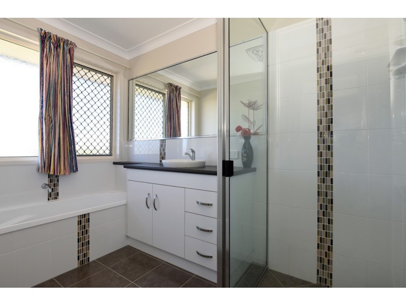 2A Dodson Crescent, Mount Kynoch QLD 4350
