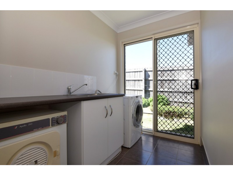 2A Dodson Crescent, Mount Kynoch QLD 4350