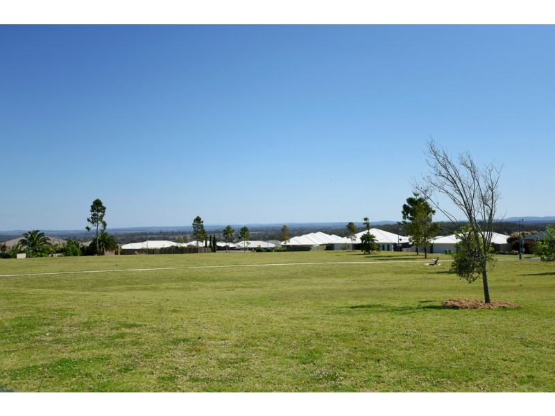 3 Kingfisher Drive, Highfields QLD 4352