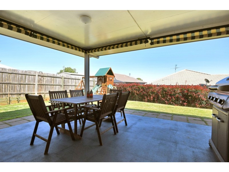 3 Kingfisher Drive, Highfields QLD 4352
