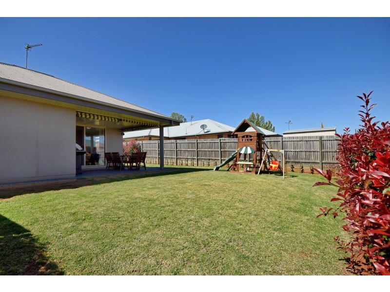 3 Kingfisher Drive, Highfields QLD 4352