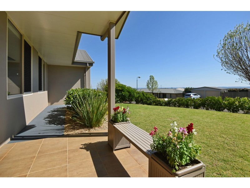 3 Kingfisher Drive, Highfields QLD 4352
