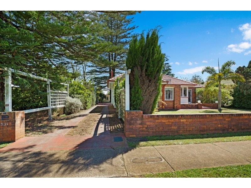 231 Campbell Street, Newtown QLD 4350