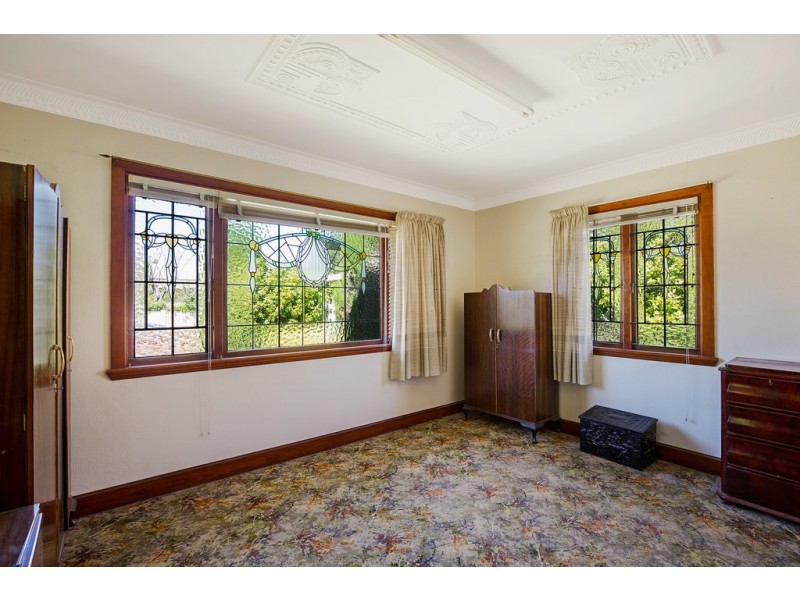 231 Campbell Street, Newtown QLD 4350