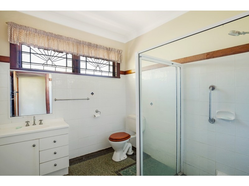 231 Campbell Street, Newtown QLD 4350