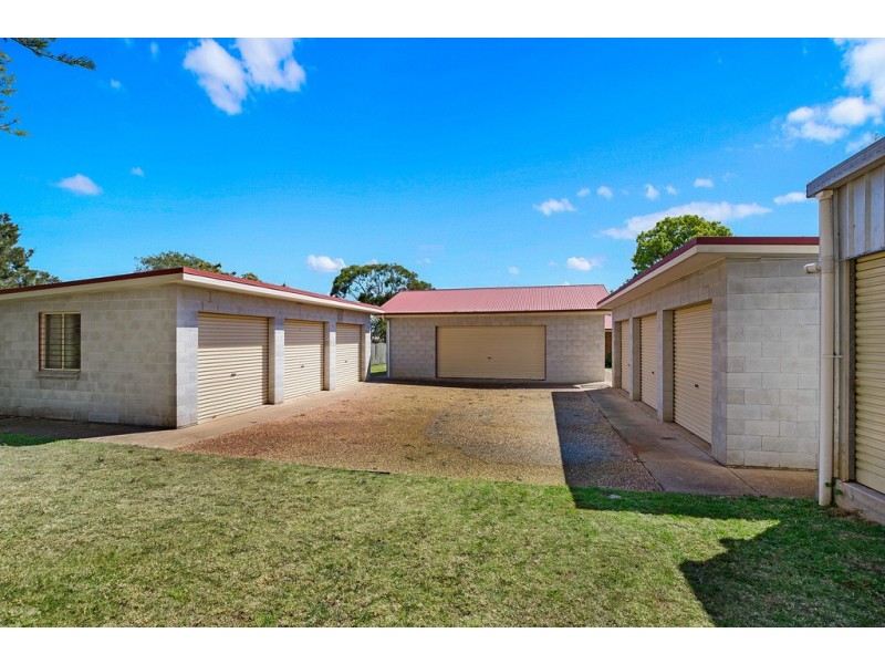 231 Campbell Street, Newtown QLD 4350