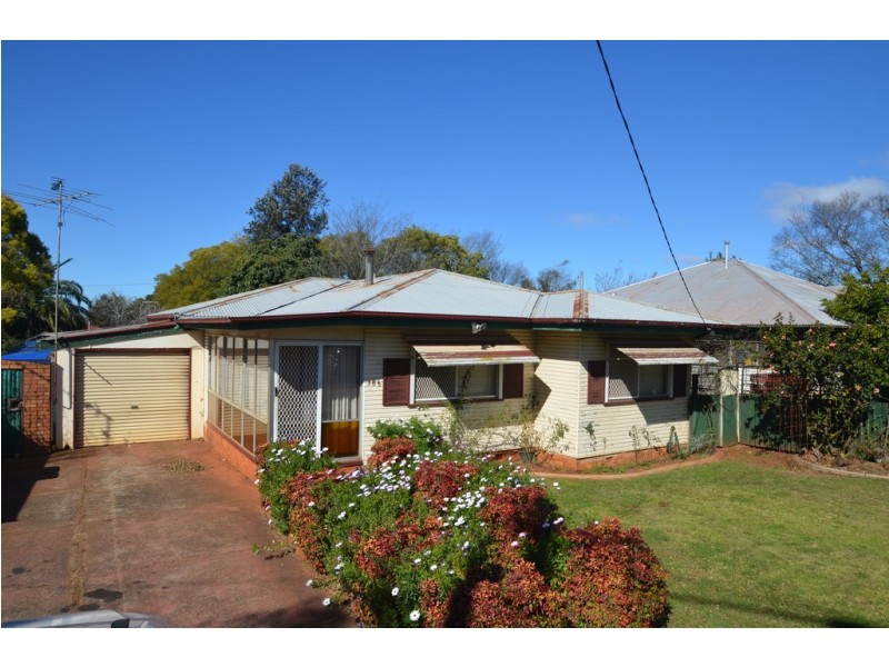 386 Tor Street, Newtown QLD 4350