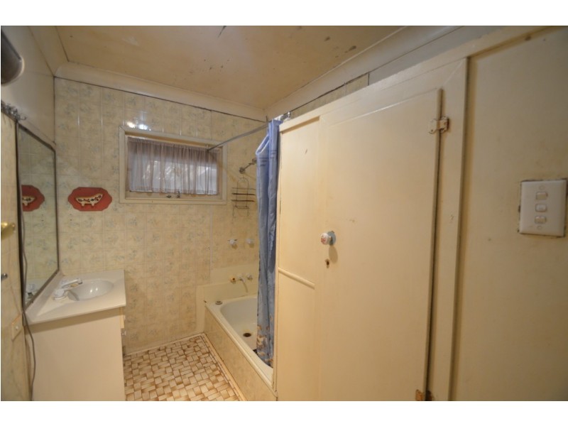 386 Tor Street, Newtown QLD 4350