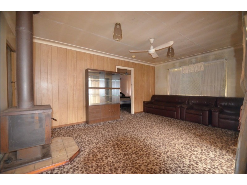 386 Tor Street, Newtown QLD 4350