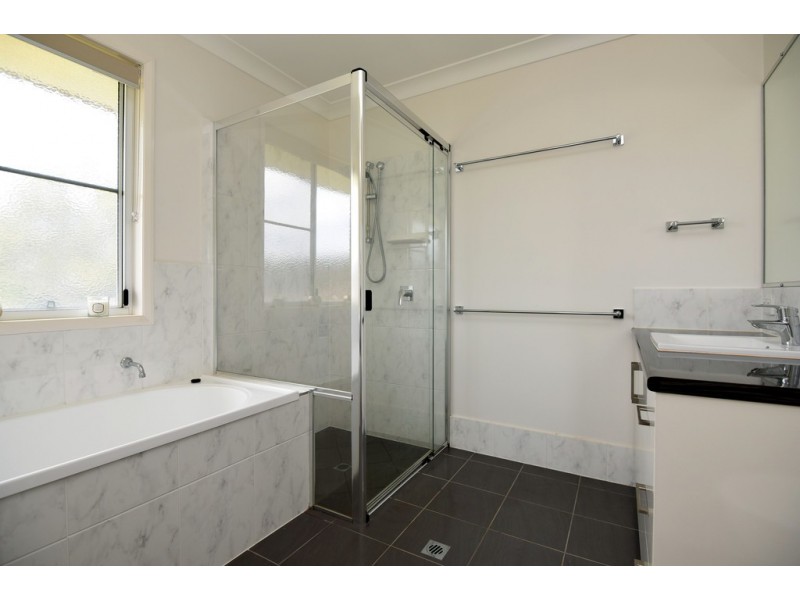 8 Janelle Court, Highfields QLD 4352