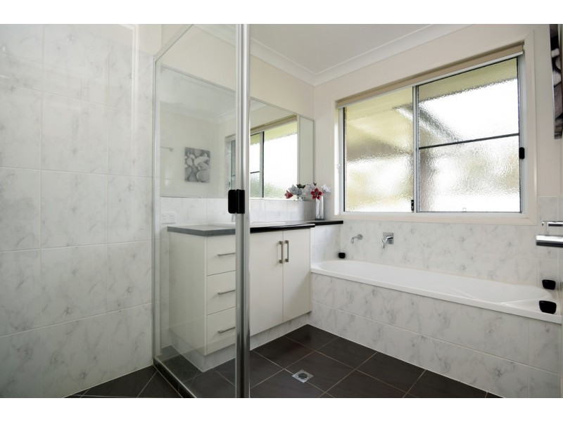 8 Janelle Court, Highfields QLD 4352