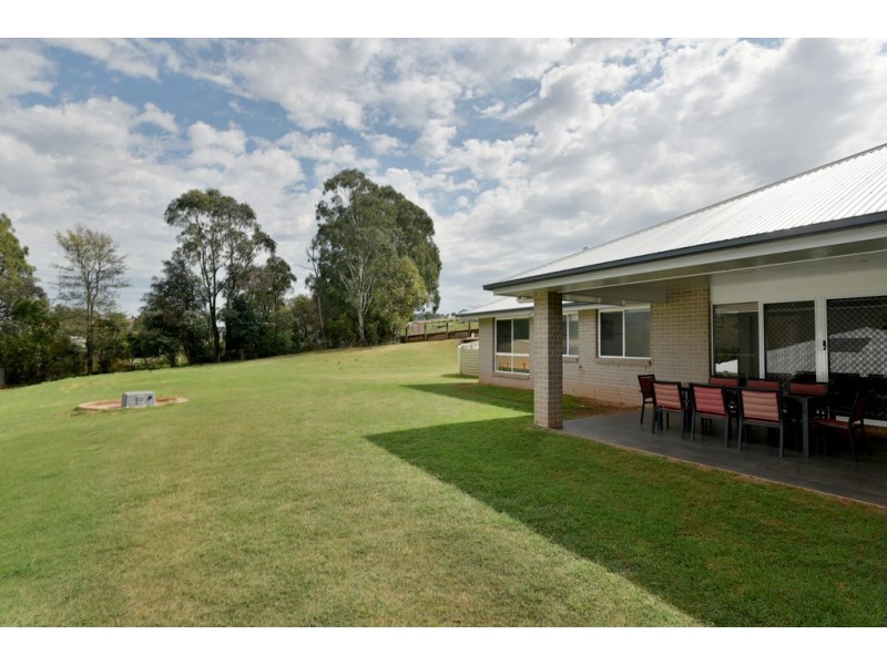 8 Janelle Court, Highfields QLD 4352