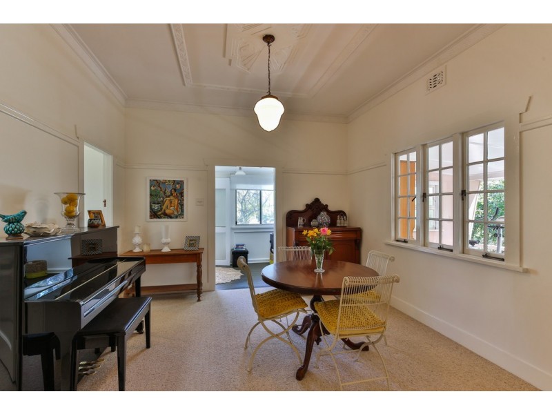 10 Mary St, Mount Lofty QLD 4350