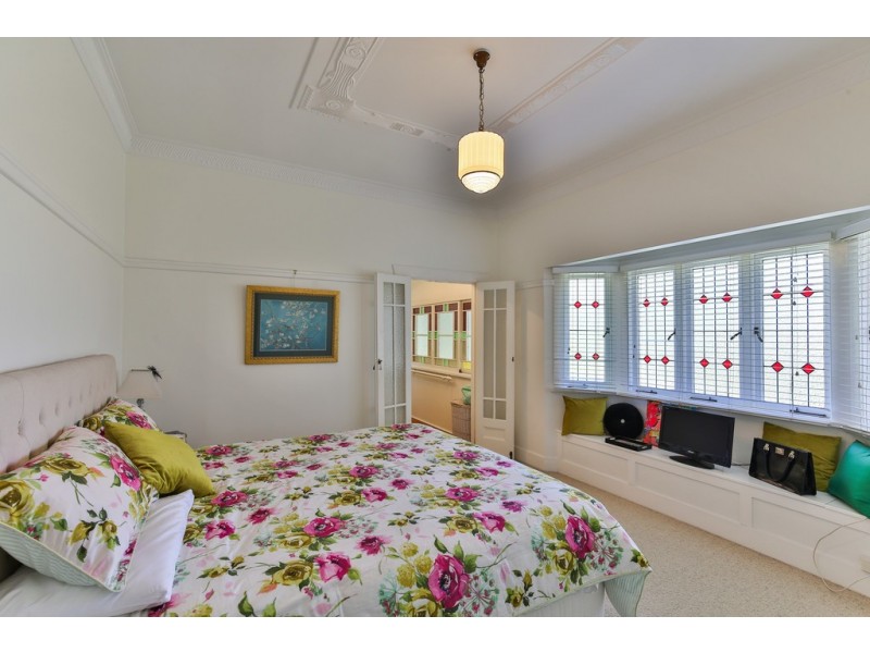 10 Mary St, Mount Lofty QLD 4350