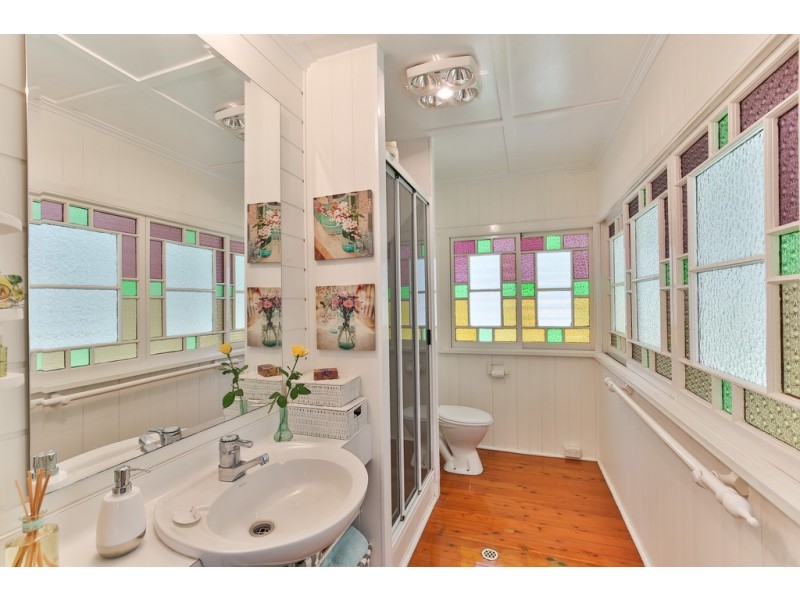 10 Mary St, Mount Lofty QLD 4350