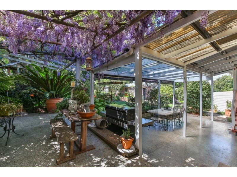 10 Mary St, Mount Lofty QLD 4350