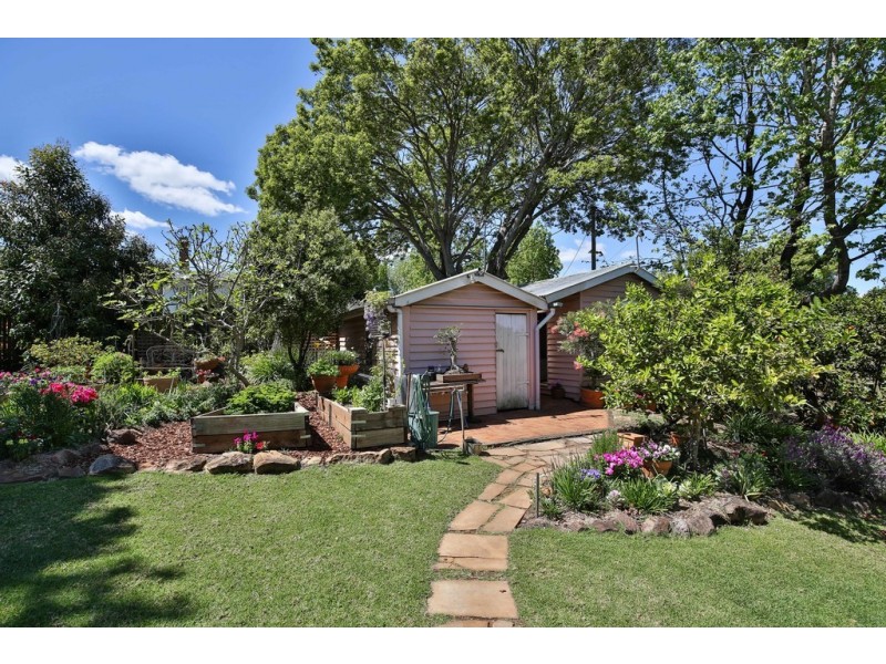 10 Mary St, Mount Lofty QLD 4350