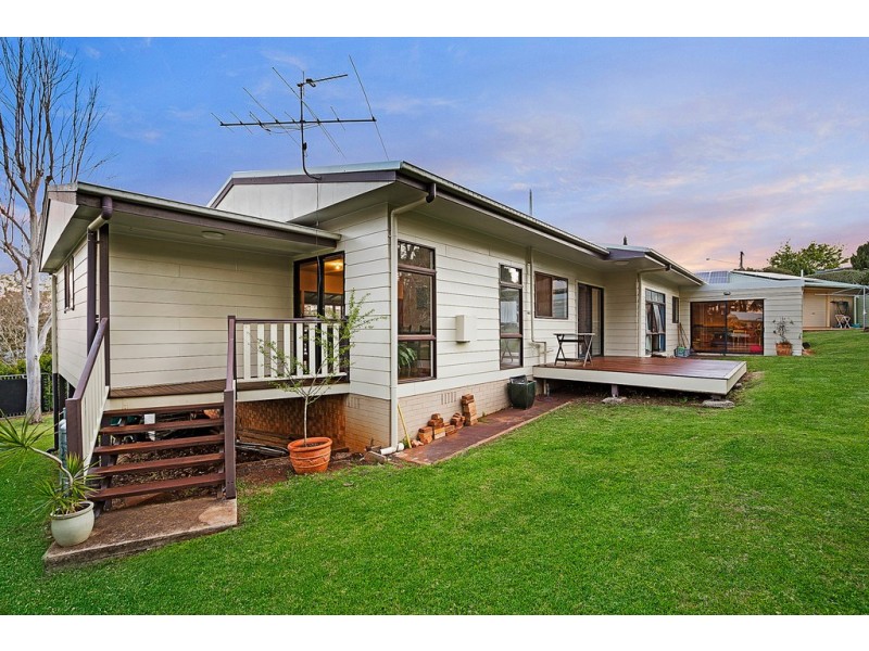 7 Panorama Cres, Prince Henry Heights QLD 4350