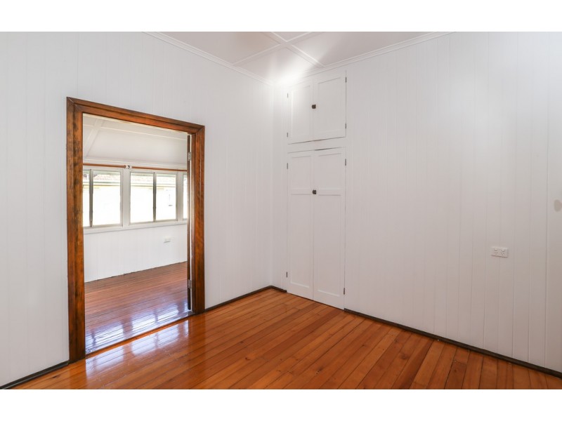 232 Bridge Street, Newtown QLD 4350