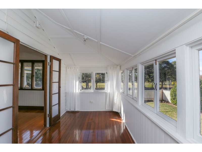 232 Bridge Street, Newtown QLD 4350