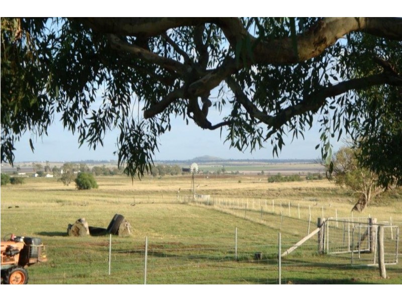 13803 New England Highway, Cambooya QLD 4358