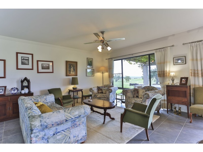 13803 New England Highway, Cambooya QLD 4358