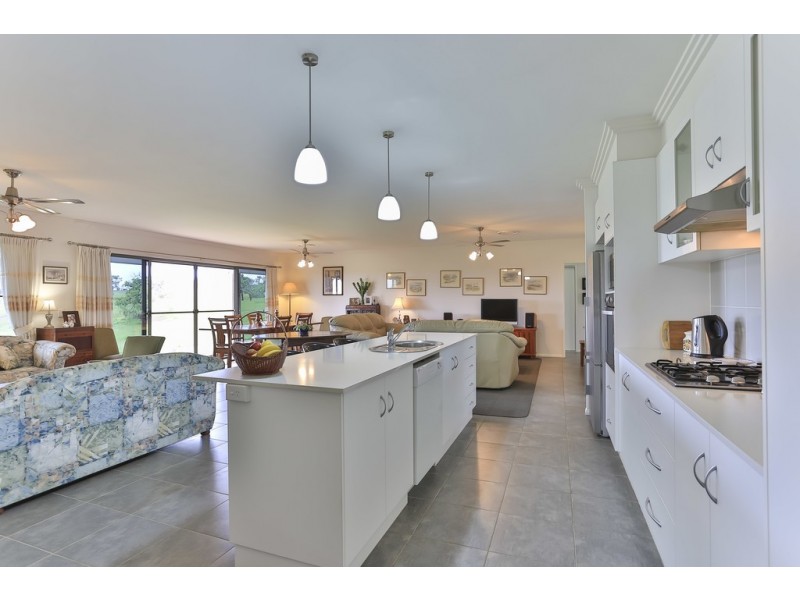 13803 New England Highway, Cambooya QLD 4358