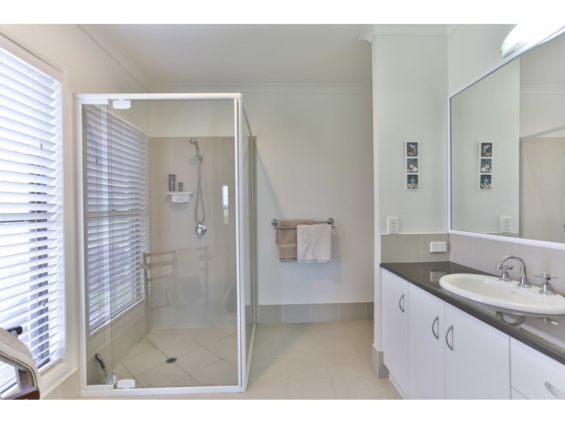 13803 New England Highway, Cambooya QLD 4358