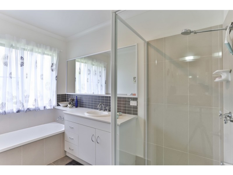 13803 New England Highway, Cambooya QLD 4358