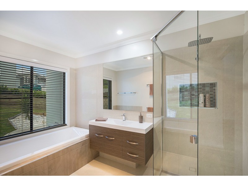 28 Manikato Drive, Hodgson Vale QLD 4352