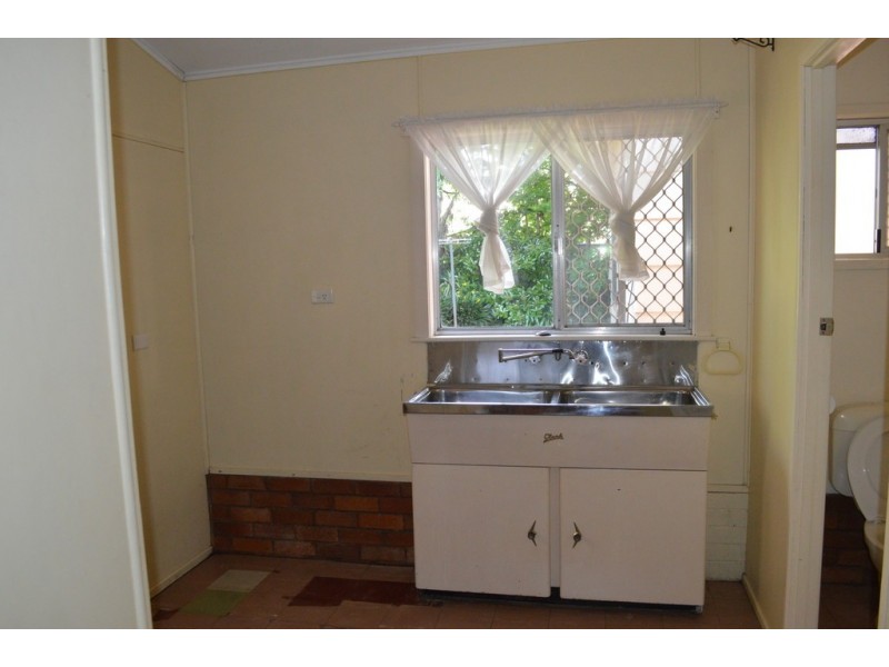 24 Fromalls Street, Harristown QLD 4350