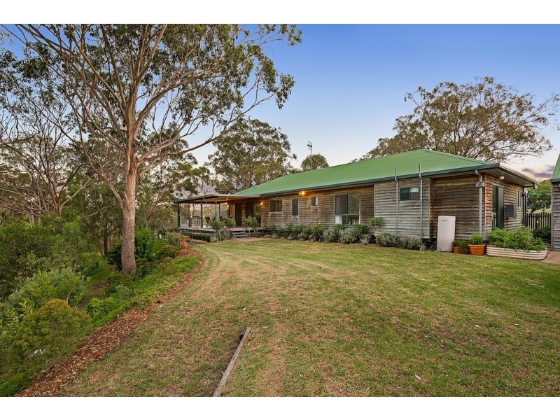 33 Box Tree Court, Mount Rascal QLD 4350