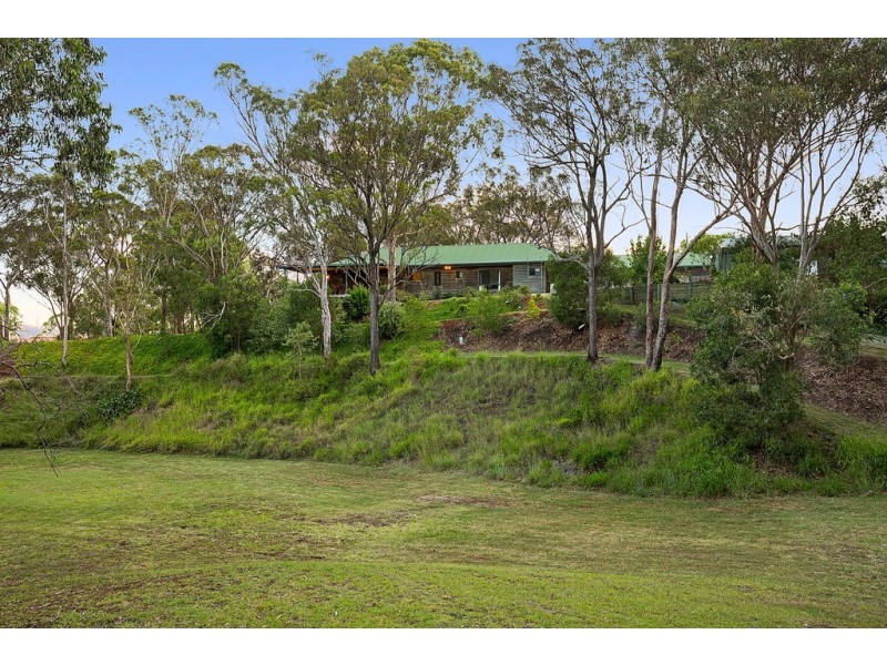 33 Box Tree Court, Mount Rascal QLD 4350