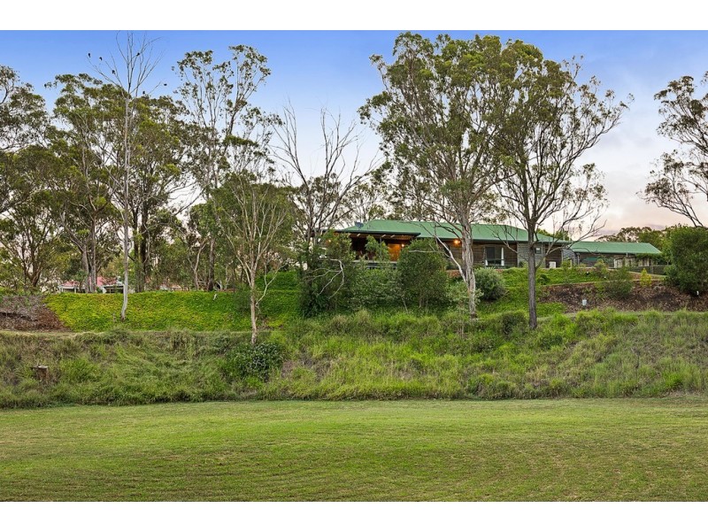 33 Box Tree Court, Mount Rascal QLD 4350