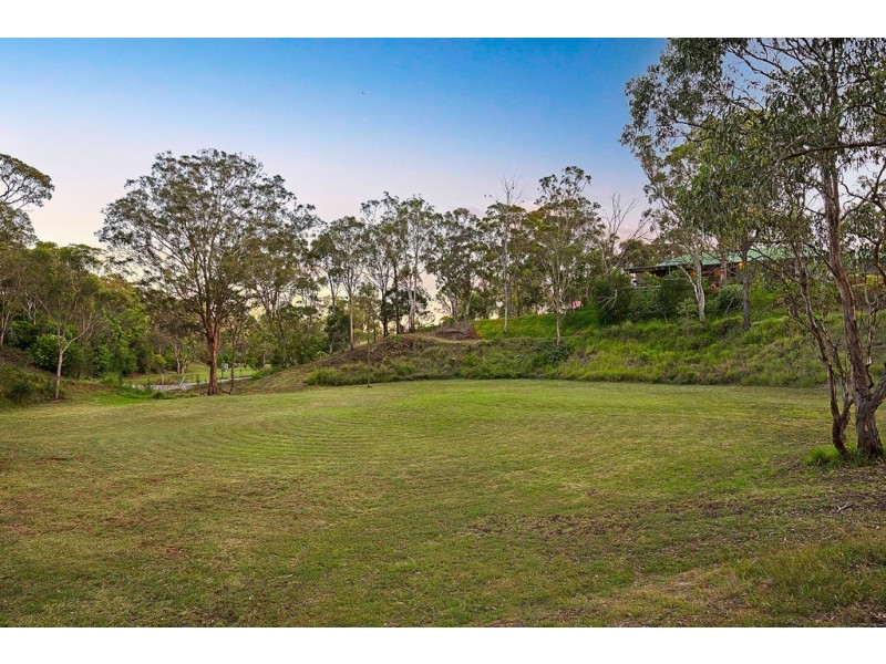 33 Box Tree Court, Mount Rascal QLD 4350