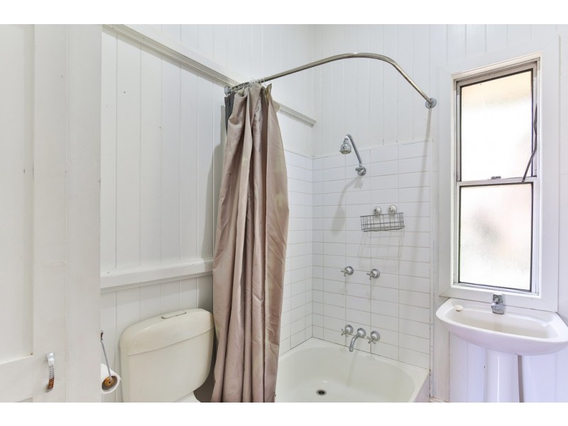 12 Dunne Street, Harristown QLD 4350