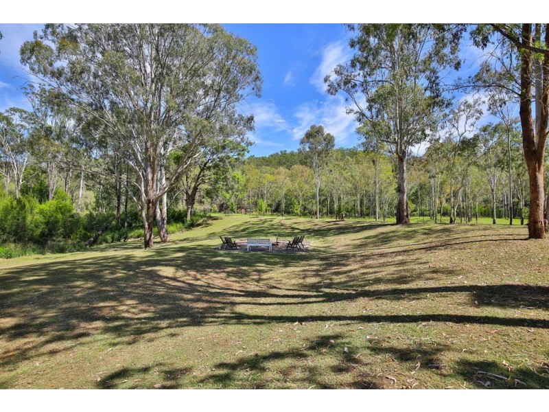 11 Gosper Road, Murphys Creek QLD 4352